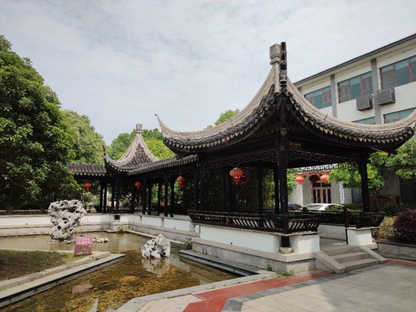 史全新在淇县石老公村参加主题教育专题组织生活会时强调切实把主题教育成效转化为乡村振兴的强大动力